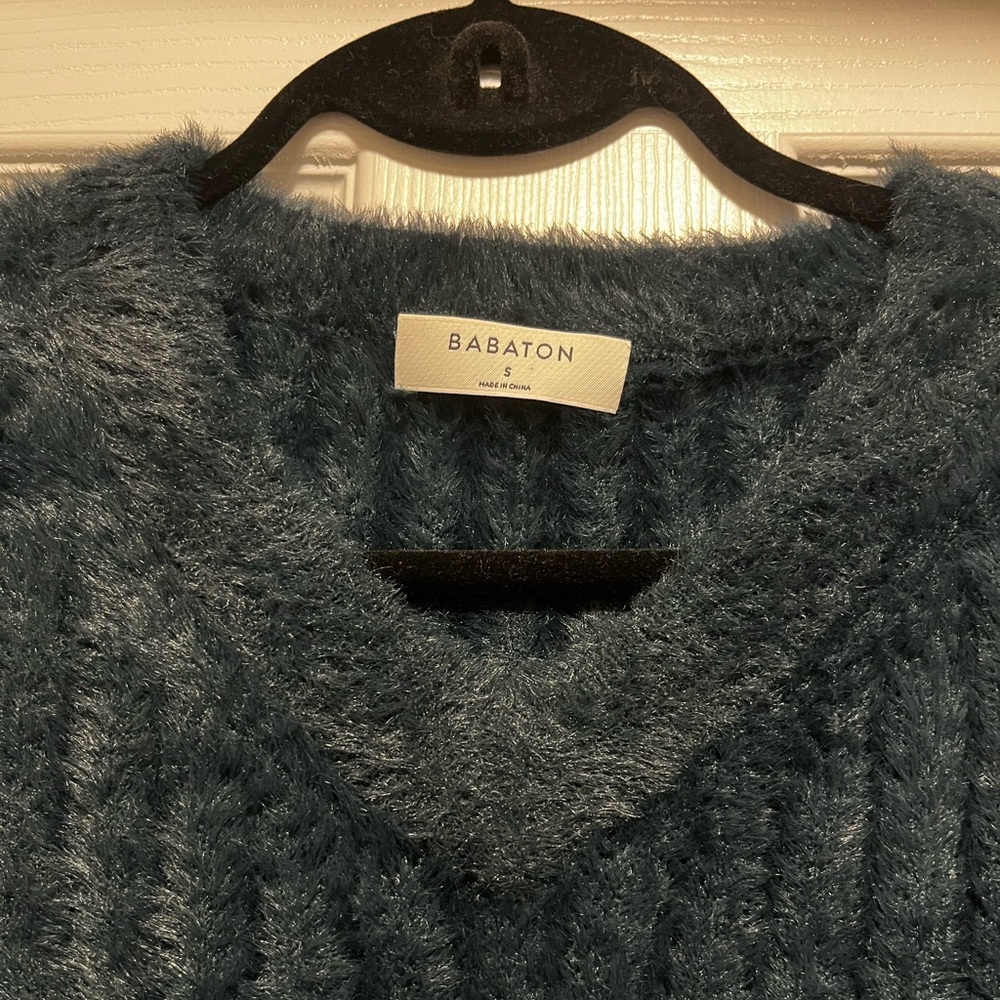 Aritzia Babaton Ulmann Fleecy Cozy Knit Eyelash Style Cropped Sweater Sz S - Picture 4 of 12